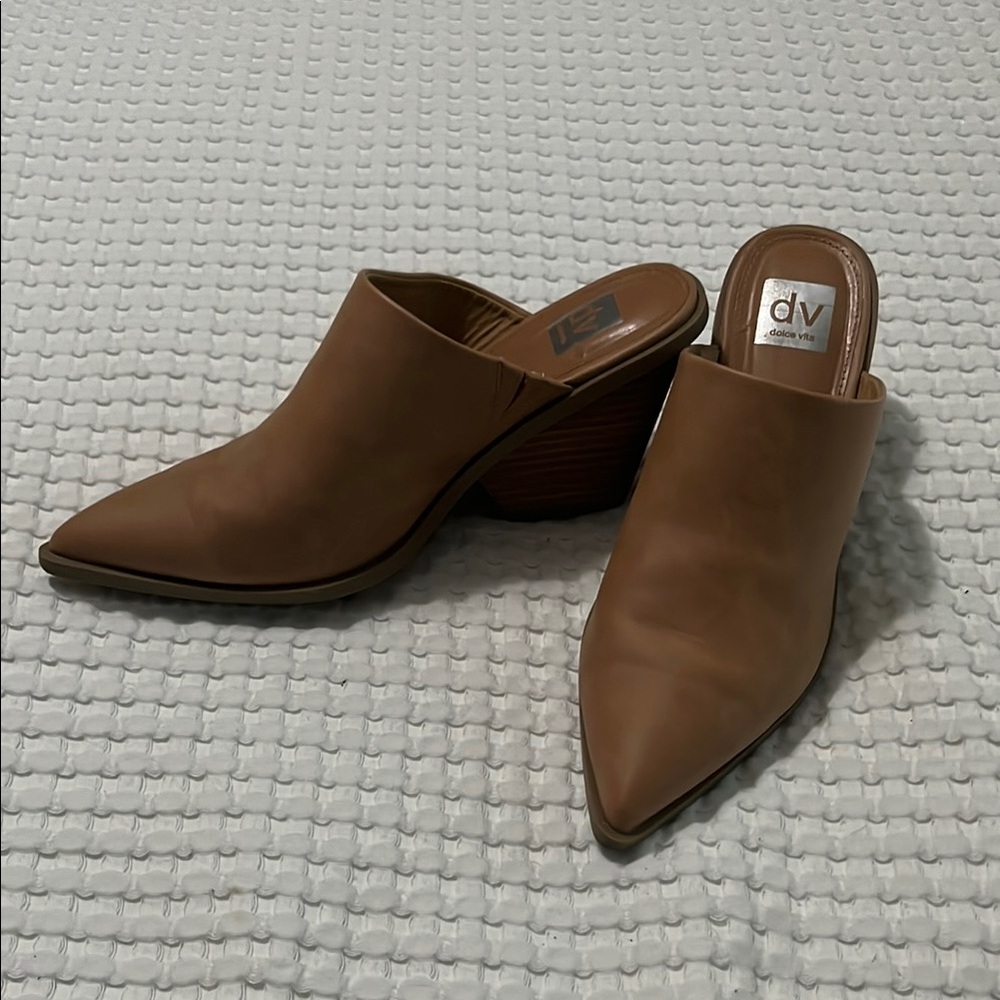 DV by Dolce Vita Women's Tan Pointed Toe Mules